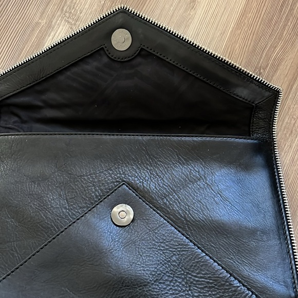Rebecca Minkoff Black Leo Leather Zipper Envelope Clutch NWOT - Picture 8 of 12